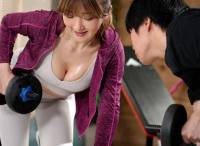 Chàng trai số hưởng và nữ PT gợi cảm lên giường với nhau
